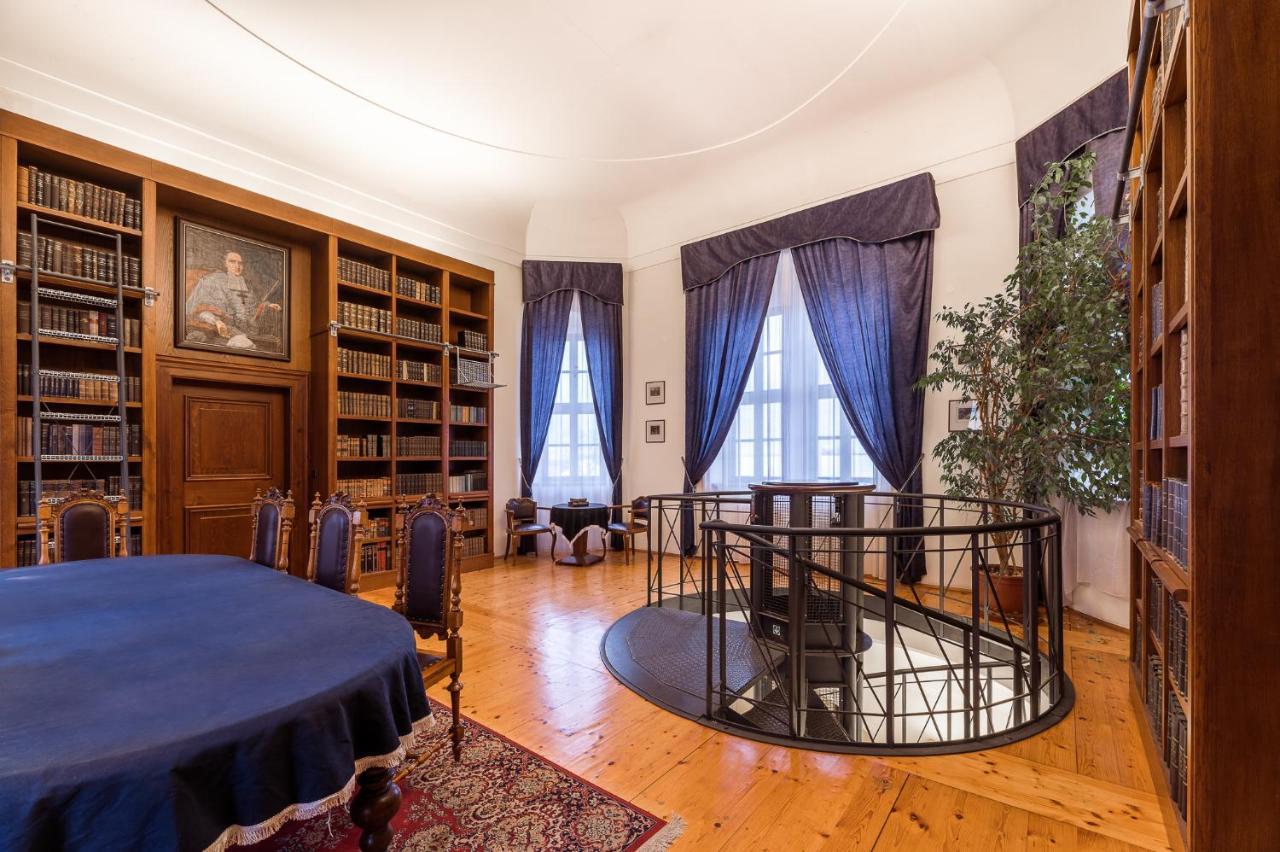 Nove Adalbertinum Hradec Králové Екстериор снимка